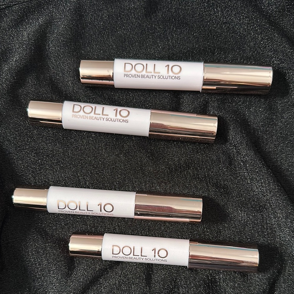 Doll 10 Beauty Solutions Lipstick Set with Gold Accent packing